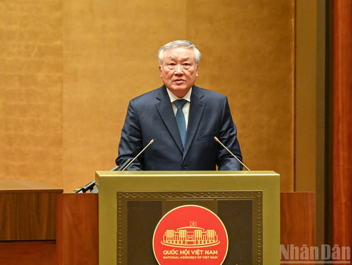 El viceprimer ministro Nguyen Hoa Binh interviene en la cita.