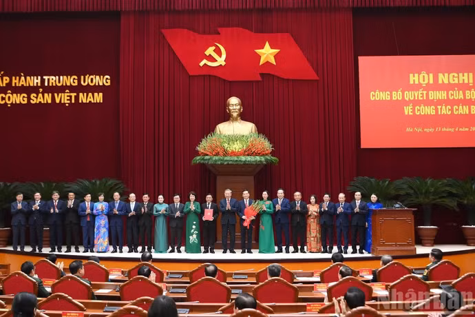 To Lam entrega las decisiones sobre el nombramiento de los integrantes de los comités partidistas en los órganos centrales.