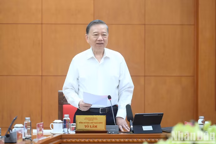 El secretario general del Partido Comunista y presidente de Vietnam, To Lam, pronuncia un discurso directivo.