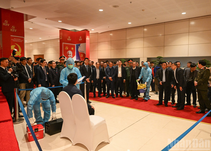 Inspecciona los trabajos de atención médica al servicio del Congreso.